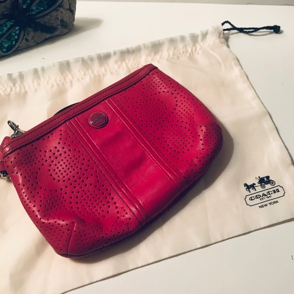 COACH FUSCHIA LEATHER WRISTLET W/BONUS POUCH